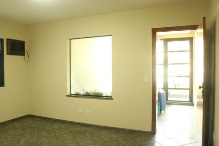 Casa à venda com 280m², 3 quartos e 2 vagasSala