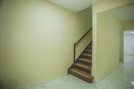 Casa à venda com 187m², 3 quartos e 3 vagasEscada