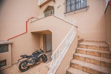Casa à venda com 187m², 3 quartos e 3 vagasEscada externa