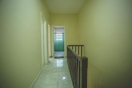 Casa à venda com 187m², 3 quartos e 3 vagasEscada