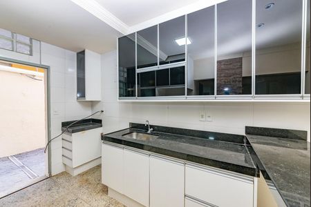 Apartamento para alugar com 160m², 2 quartos e 2 vagasCozinha