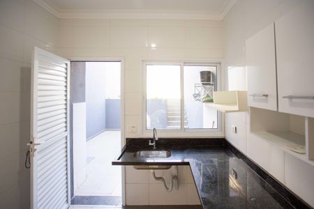 Casa para alugar com 130m², 2 quartos e 2 vagasCozinha