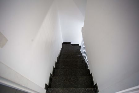 Casa para alugar com 130m², 2 quartos e 2 vagasEscada