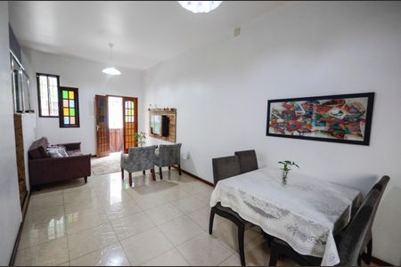 Casa à venda com 200m², 3 quartos e 1 vaga Casa à venda com 200m², 3 quartos e 1 vagaSala