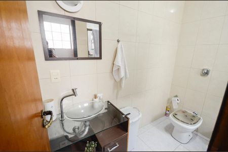 Casa à venda com 200m², 3 quartos e 1 vaga Casa à venda com 200m², 3 quartos e 1 vagaBanheiro 2