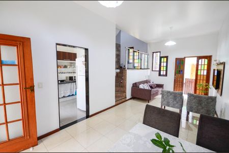 Casa à venda com 200m², 3 quartos e 1 vaga Casa à venda com 200m², 3 quartos e 1 vagaSala