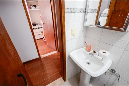 Casa à venda com 200m², 3 quartos e 1 vaga Casa à venda com 200m², 3 quartos e 1 vagaBanheiro 1