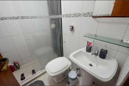 Casa à venda com 200m², 3 quartos e 1 vaga Casa à venda com 200m², 3 quartos e 1 vagaBanheiro da Suíte