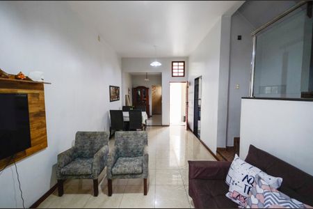 Casa à venda com 200m², 3 quartos e 1 vaga Casa à venda com 200m², 3 quartos e 1 vagaSala