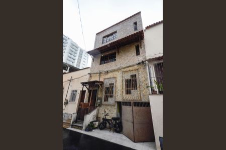 Casa à venda com 200m², 3 quartos e 1 vaga Casa à venda com 200m², 3 quartos e 1 vagaFachada