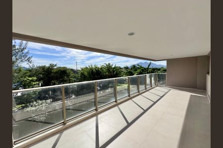 Apartamento à venda com 187m², 4 quartos e 3 vagasVaranda