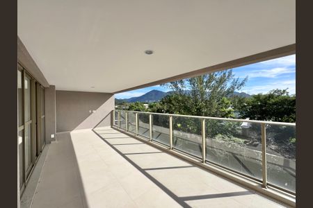 Apartamento à venda com 187m², 4 quartos e 3 vagasVaranda