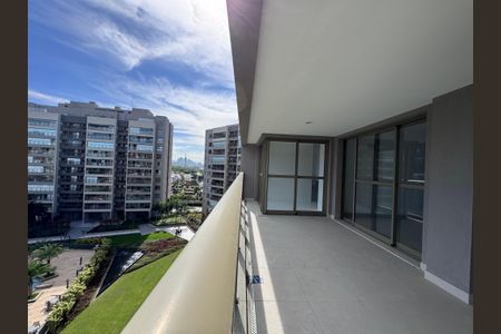 Apartamento à venda com 120m², 3 quartos e 2 vagas Apartamento à venda com 120m², 3 quartos e 2 vagasVaranda