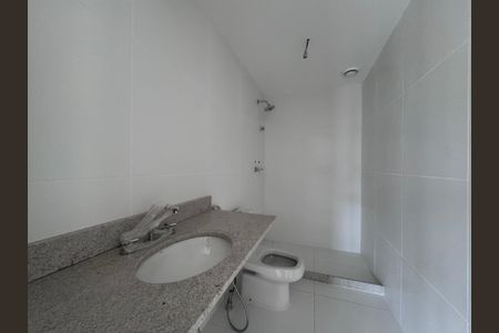 Apartamento à venda com 120m², 3 quartos e 2 vagas Apartamento à venda com 120m², 3 quartos e 2 vagasBanheiro Social