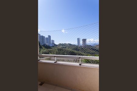 Apartamento para alugar com 76m², 2 quartos e 2 vagasVaranda quarto