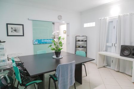 Casa à venda com 220m², 3 quartos e 4 vagas Casa à venda com 220m², 3 quartos e 4 vagasCopa