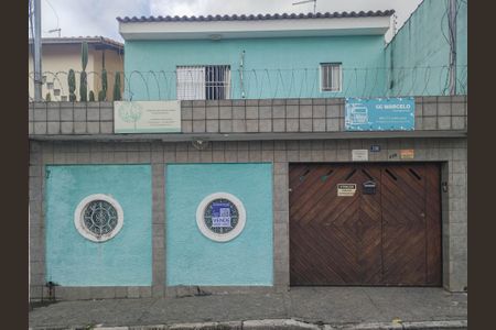 Casa à venda com 220m², 3 quartos e 4 vagas Casa à venda com 220m², 3 quartos e 4 vagasFachada