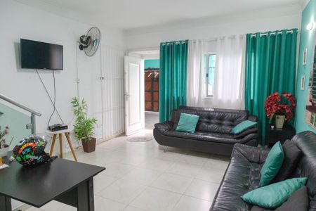 Casa à venda com 220m², 3 quartos e 4 vagas Casa à venda com 220m², 3 quartos e 4 vagasSala