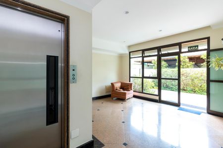 Apartamento à venda com 131m², 3 quartos e 2 vagasHall Social