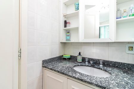 Apartamento à venda com 131m², 3 quartos e 2 vagasBanheiro da Suíte 1