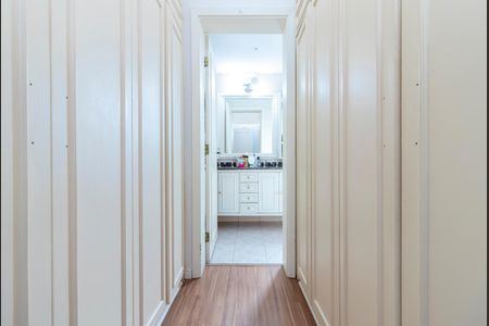 Apartamento à venda com 131m², 3 quartos e 2 vagasSuíte 2 - Closet