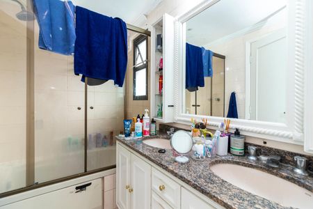 Apartamento à venda com 131m², 3 quartos e 2 vagasBanheiro da Suíte 2