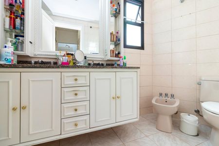 Apartamento à venda com 131m², 3 quartos e 2 vagasBanheiro da Suíte 2