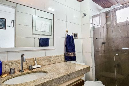 Apartamento para alugar com 70m², 2 quartos e 1 vaga Apartamento para alugar com 70m², 2 quartos e 1 vagaBanheiro da Suíte 1