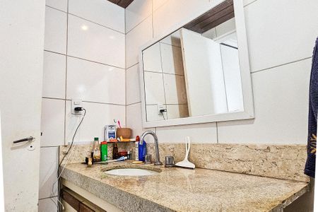 Apartamento para alugar com 70m², 2 quartos e 1 vaga Apartamento para alugar com 70m², 2 quartos e 1 vagaBanheiro da Suíte 1