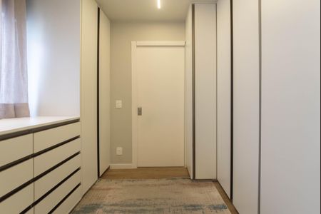 Apartamento à venda com 72m², 2 quartos e 1 vagaSuíte 1 - Closet