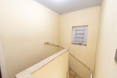 Casa à venda com 155m², 2 quartos e 1 vaga Casa à venda com 155m², 2 quartos e 1 vagaEscada