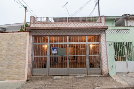 Casa à venda com 155m², 2 quartos e 1 vaga Casa à venda com 155m², 2 quartos e 1 vagaFachada