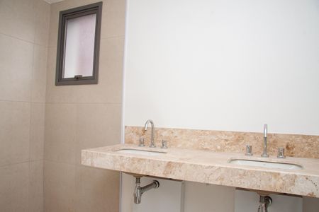 Apartamento à venda com 147m², 3 quartos e 2 vagas Apartamento à venda com 147m², 3 quartos e 2 vagasBanheiro da Suíte