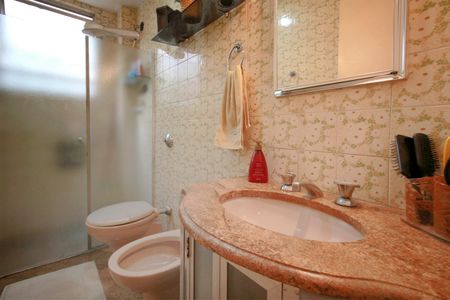 Apartamento à venda com 103m², 3 quartos e 2 vagasBanheiro