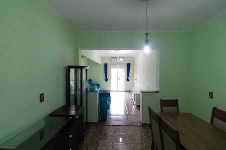 Casa para alugar com 170m², 3 quartos e 2 vagas Casa para alugar com 170m², 3 quartos e 2 vagasSala