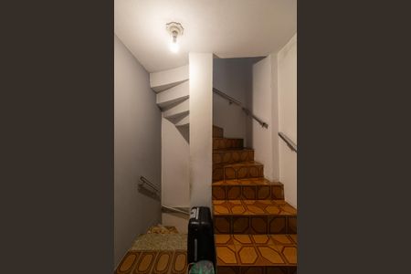 Casa à venda com 148m², 3 quartos e 1 vaga Casa à venda com 148m², 3 quartos e 1 vagaEscada