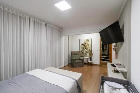 Casa à venda com 321m², 4 quartos e 4 vagasSuíte