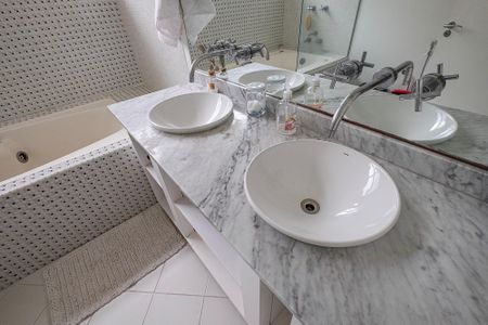 Apartamento à venda com 155m², 3 quartos e 1 vaga Apartamento à venda com 155m², 3 quartos e 1 vagaBanheiro da Suíte