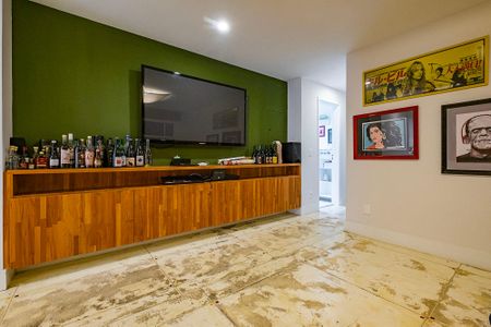 Apartamento à venda com 155m², 3 quartos e 1 vaga Apartamento à venda com 155m², 3 quartos e 1 vagaSala de TV