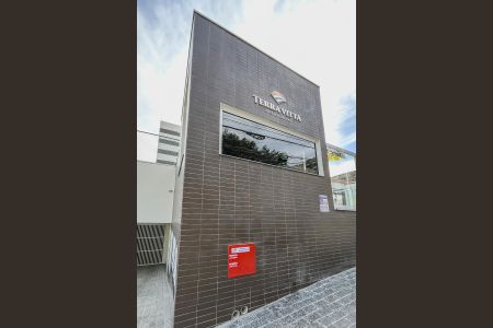 Apartamento à venda com 68m², 2 quartos e 2 vagasFachada + Placa