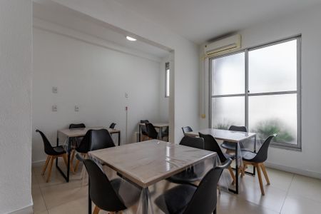 Apartamento para alugar com 112m², 2 quartos e 1 vaga Apartamento para alugar com 112m², 2 quartos e 1 vagaÁrea comum - Salão de festas
