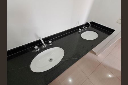 Apartamento para alugar com 120m², 3 quartos e 3 vagasBanheiro Quarto 3