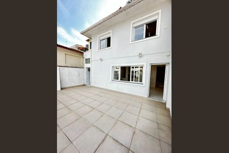 Casa à venda com 120m², 2 quartos e 2 vagasFoto 02