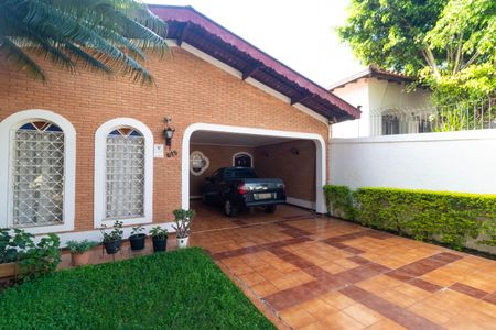 Casa à venda com 237m², 3 quartos e 4 vagas Casa à venda com 237m², 3 quartos e 4 vagasGaragem