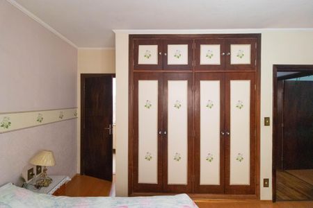 Casa à venda com 237m², 3 quartos e 4 vagas Casa à venda com 237m², 3 quartos e 4 vagasSuíte