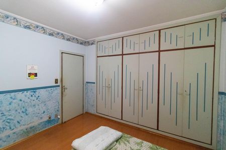 Casa à venda com 237m², 3 quartos e 4 vagas Casa à venda com 237m², 3 quartos e 4 vagasQuarto 2