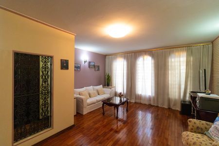 Casa à venda com 237m², 3 quartos e 4 vagas Casa à venda com 237m², 3 quartos e 4 vagasSala