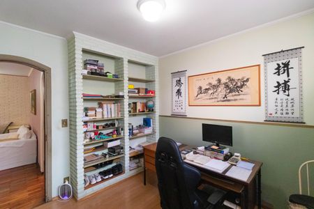 Casa à venda com 237m², 3 quartos e 4 vagas Casa à venda com 237m², 3 quartos e 4 vagasEscritório