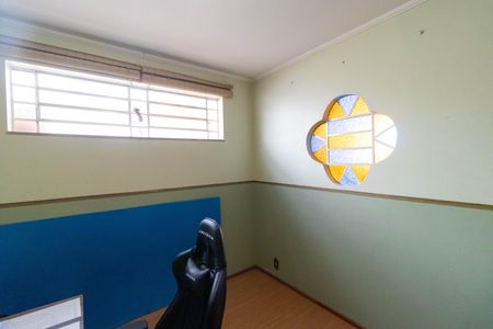 Casa à venda com 237m², 3 quartos e 4 vagas Casa à venda com 237m², 3 quartos e 4 vagasEscritório