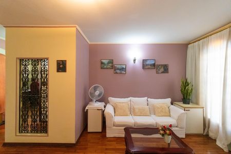 Casa à venda com 237m², 3 quartos e 4 vagas Casa à venda com 237m², 3 quartos e 4 vagasSala